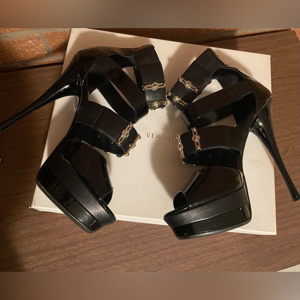 VERSACE Gladiator Icon Medusa Stiletto Platform Black Patent Leather 39